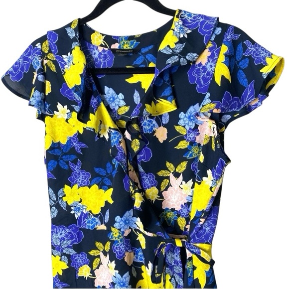 Banana Republic Garden Floral Tie Waist Top Navy Multicolor – Small - Picture 3 of 9